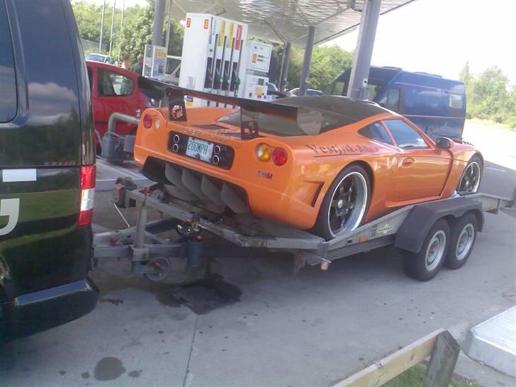 To fede biler efter tur på als - En fed factory five der står 200mph på nummer pladen og hvis den kan rende det er den fanme vild;p billede 1