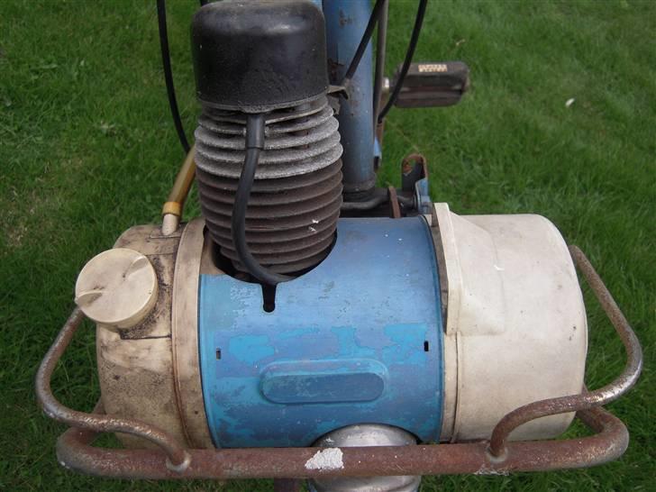 Velo solex projekt - Den hvide tank og det hvide motorskjold er rigtig cool istedet for en sort kedelig farve billede 21