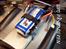 Spektrum DX6i ombygning. - Her er LiPo batteriet sat til.
Jeg ved godt at det ser klodset ud, men det er fan…. Noget der virker,
Jeg kan køre med et hvilket som helst batteri mellem 7,4V og op til 25V bare stikkene passer, og et LiPo i den størelse som jeg køre med, koster under 70kr.
Det er lige til at overkomme, og jeg løber aldrig tør for strøm ;-)
