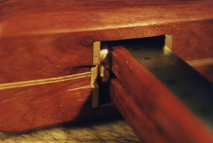 Min anden hobby 1. Læder værktøj  - Foran er der sat en 4mm messing plade fast med et gevind rør og en tyk skive som fungerer via en skrue som fastspænder til armen. billede 4