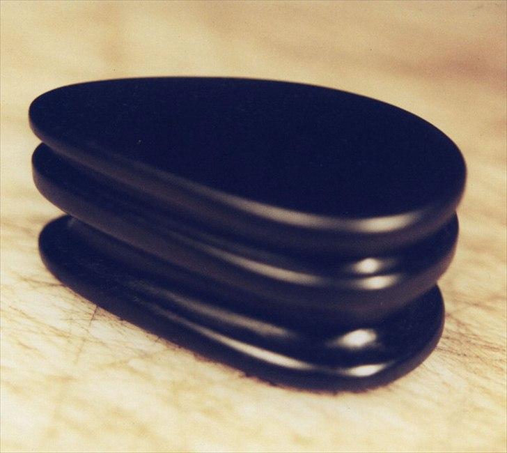 Min anden hobby 1. Læder værktøj  - Min version af en Kantpolere skive har bare to riller i hver sin brede og er desuden skævt ægge formet så der er nogen flere muligheder for at komme helt ind i hjørnerne med den.
Her er det et stykke mørkt palisander træ der har måtte lade livet for at jeg kunne få mit værktøj.
 billede 16