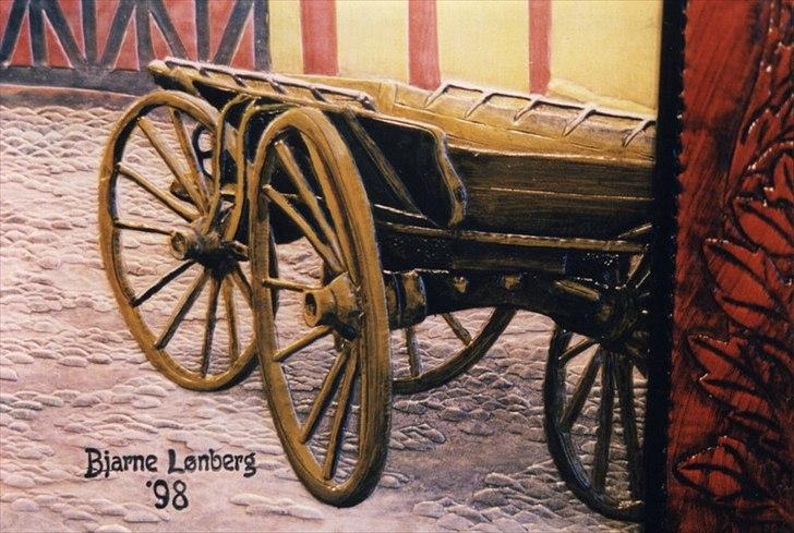 Min anden hobby 3, Læder Billeder - Hestevognen her, ser ud som om den er meget svær at lave, men det var den faktisk ikke, skærer man lidt skævt her, er det ikke noget man lægger mærke til.
Her var det brostenene imellem egerne på hjulene der var svært at lave ;-)
 billede 12