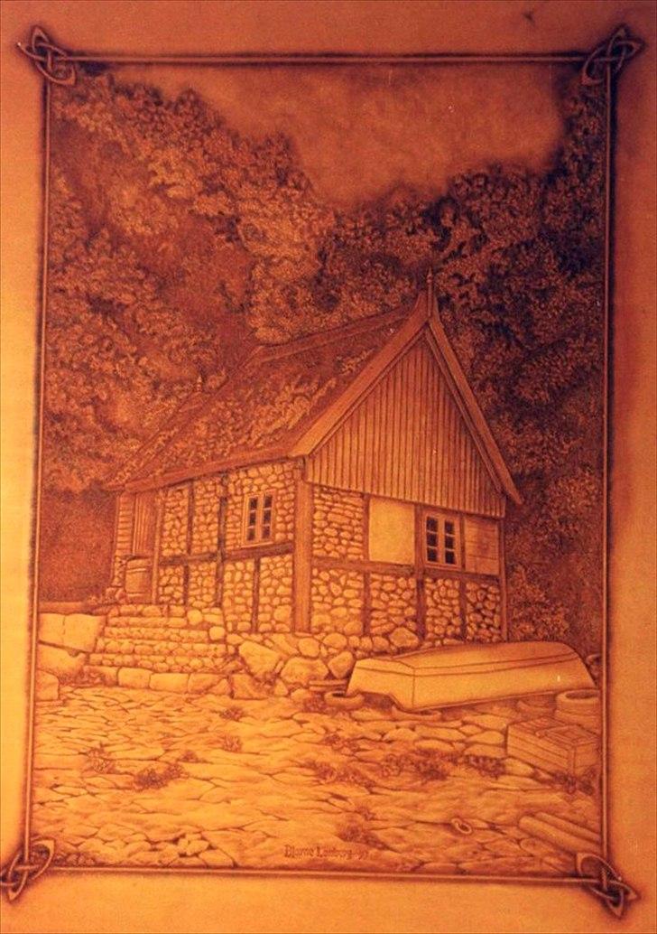 Min anden hobby 3, Læder Billeder - Her ses det uden farver, og her løb jeg ikke ind i så mange problemer som jeg løb ind i før.
Den hærdning og erfaring jeg fik af det første billede, fik jeg stor glæde af her, så det var faktisk legede let at lave dette billede.

Her fik jeg også lavet en del værktøj, men det var lige som om det var en naturlig del af det med arbejde med læder.
Blandt andet fik jeg lavet min Dobbelt skærende SwiwelKniv så lange tynde linjer ikke længere var noget problem.
Så mit værktøjs lager steg betydeligt i den tid ;-)

 billede 17