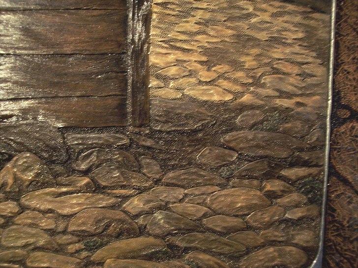 Min anden hobby 3, Læder Billeder - På den anden side af brønd kassen er brolægningen noget mere jævn, og danner en god kontrast til brønd kassen, dens skygge og den ujævne del af brolægningen. billede 47