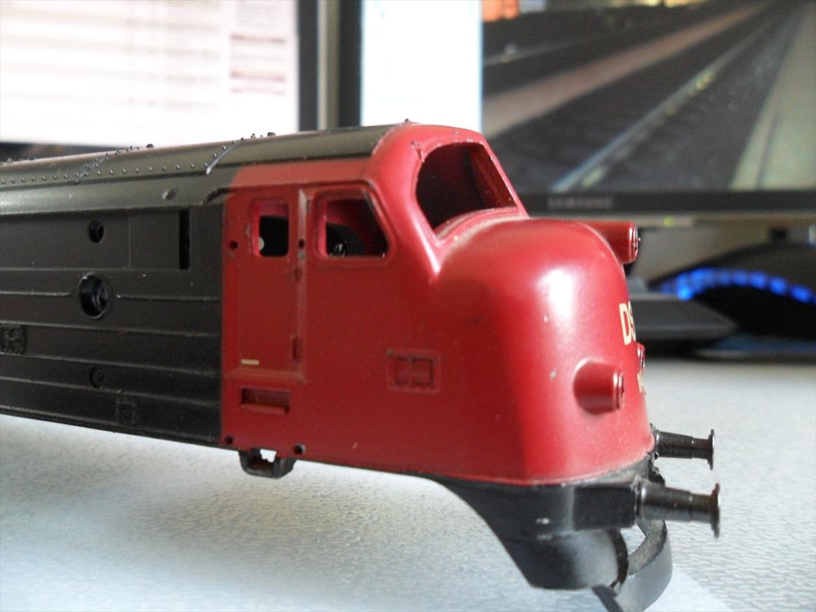 Gammel Marklin My 1147 får nyt liv  - Adskilt inden forsendelse til www.EMP-Model.dk
Det er Erling som skal står for Omlakering af lokomativet, Påsætning af Plove og Rangerplatforme samt lysskifte - Digitaliseringen kommer jeg selv til at stå for billede 6