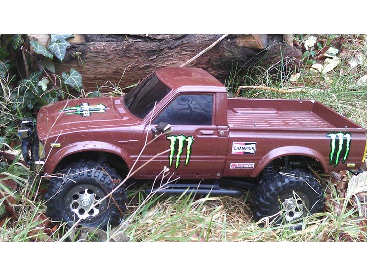 Axial SCX10 som skifter farve.. - Ja, fin bil, men den dér chokolade brune (Og nu kunne jeg kalde farven for noget andet mindre flaterende, men vælger at sige den er chokolade-brun), den er bare ikke lige min kop The...
(Den skal være hvid, med sort lad og nedre kant. Måske en sort motorhjelm?? ved det ikke helt endnu) billede 0