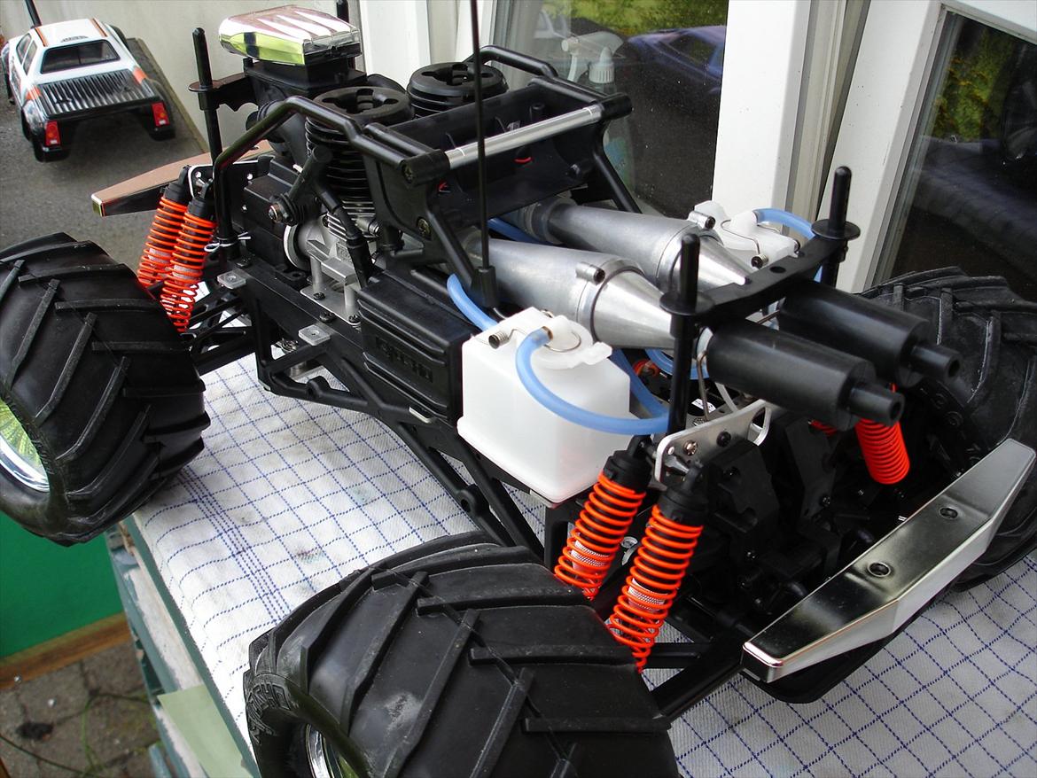 Kyosho Giga Crusher Dual Force billede 6