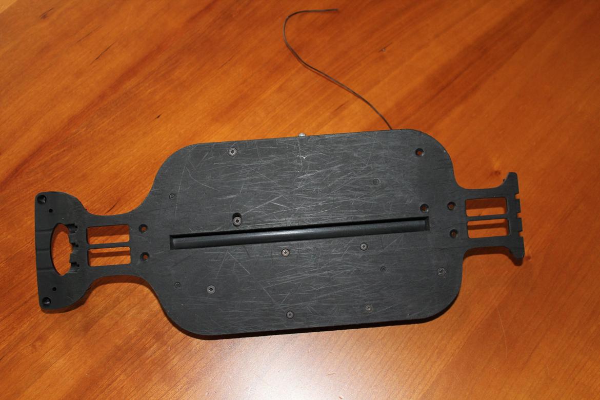 Nanda Sniper Rally - Hele chassiset, klar til montering igen, efter finslibning af både front og bagende. 
Der blev ikke til noget beskyttelse til bunden i denne omgang, da jeg simpelthen ikke kunne finde den plade jeg havde tænkt mig at bruge. Det kommer senere! billede 12