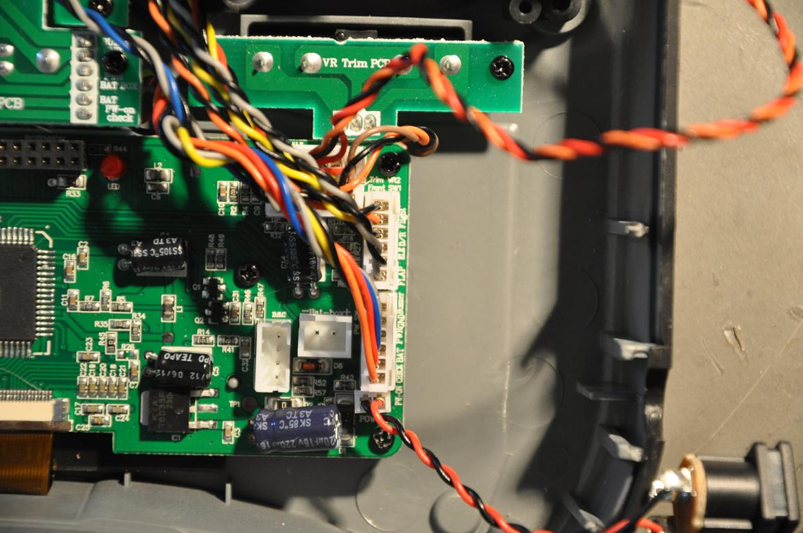 Spektrum DX6i med backlight - Tag evt. et billede inden så du ved hvordan det skal samles. billede 10