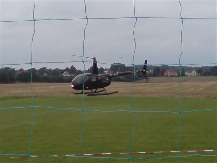 Sønderborg modelflyveklub havde fremvisning af deres flyvere og helikoptere . - Mærkeligt design ? Hehe .. billede 10