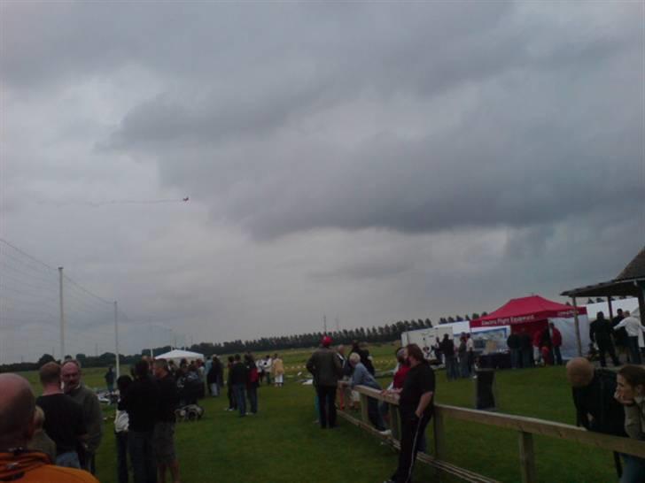 Sønderborg modelflyveklub havde fremvisning af deres flyvere og helikoptere . - Hygge .. billede 15