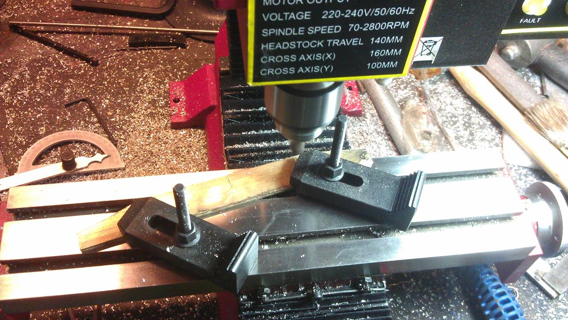 110" Land Rover pic-up crew-cap - her fræser jeg bagkofangeren, på min nye fræser :-) billede 25