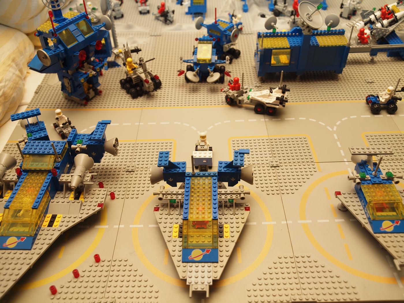 lego classic space base