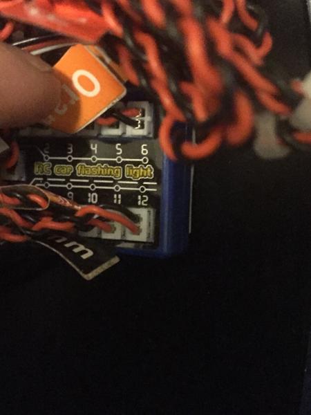 Tænde lyset på fjernbetjeningen. 