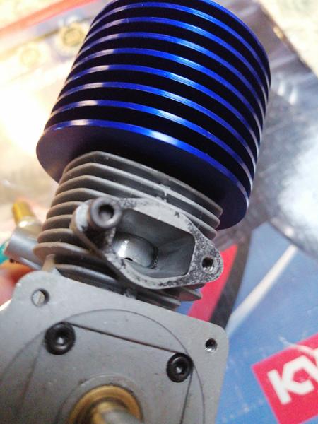 Fjerne rester af gammel pakning