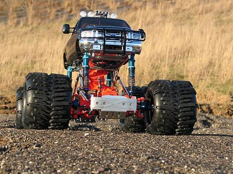 Truck Juggernaut Monster Ranger - Dette er en Juggernaut som jeg har bygget og har fået forkromet chassis, og har auto malet kroppen, search lyset virker og drejer når man drejer bilen. billede 1