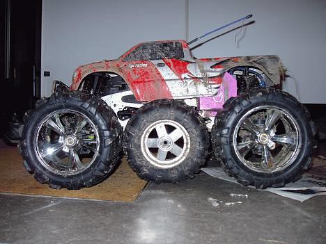 Off-Roader HPI - Savage.25 RTR SOLGT - Her kan man virkelig se forskel på std hjul og UFO billede 2