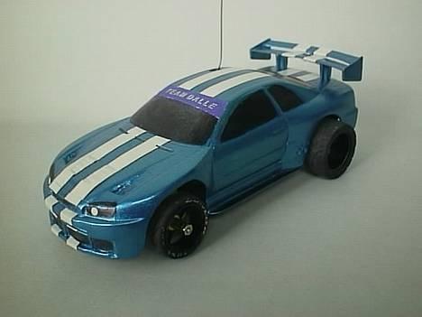 Bil RaceTin Skyline GT-R R34 - Læg lige mærke til streameren! Den tog lige 2 timer at tilpasse i farve og størrelse! Den er lavet på computer og så printet ud og så limet fast billede 2