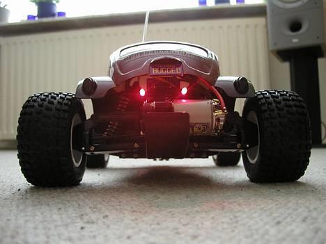 Bil Tamiya Blitzer Beetle - Her ser man bagenden med bremselyset tændt fra en anden vinkel billede 4