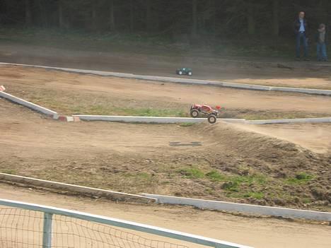 Buggy made by robbie (kyosho) - lige et billede på hillerød banen.! billede 6