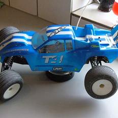 Truck team AE RC10T4