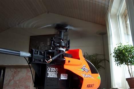 Helikopter Bagrotoren er gået stykk. - Motoren står og tar et par hurtige omdrejninger inden TAKE OFF! billede 13