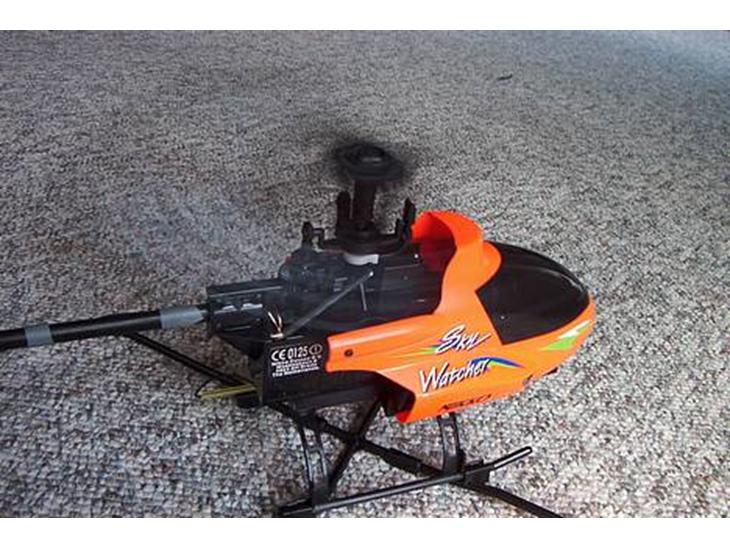 Helikopter Bagrotoren er gået stykk. - Det er så helikopteren imens den tar et par omdrejninger billede 1