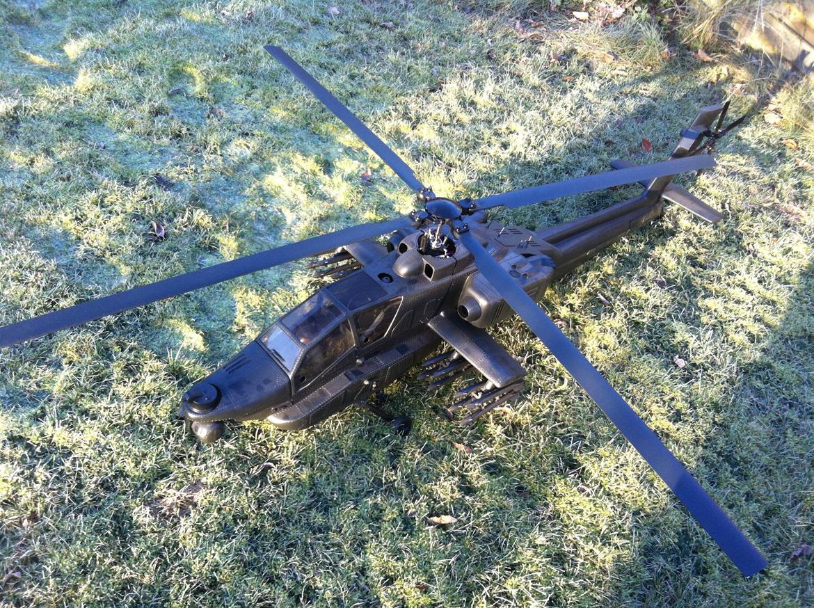 Helikopter Vario Apache SOLGT billede 2