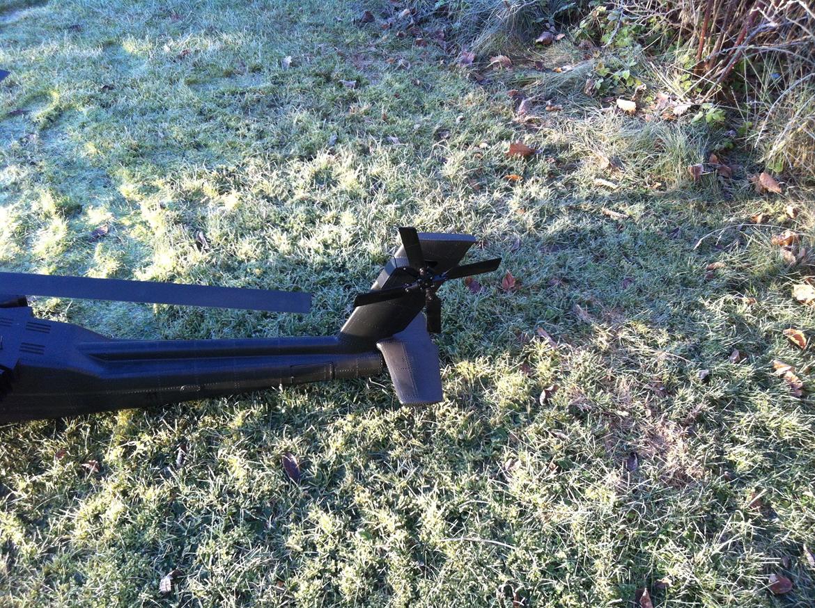 Helikopter Vario Apache SOLGT billede 3