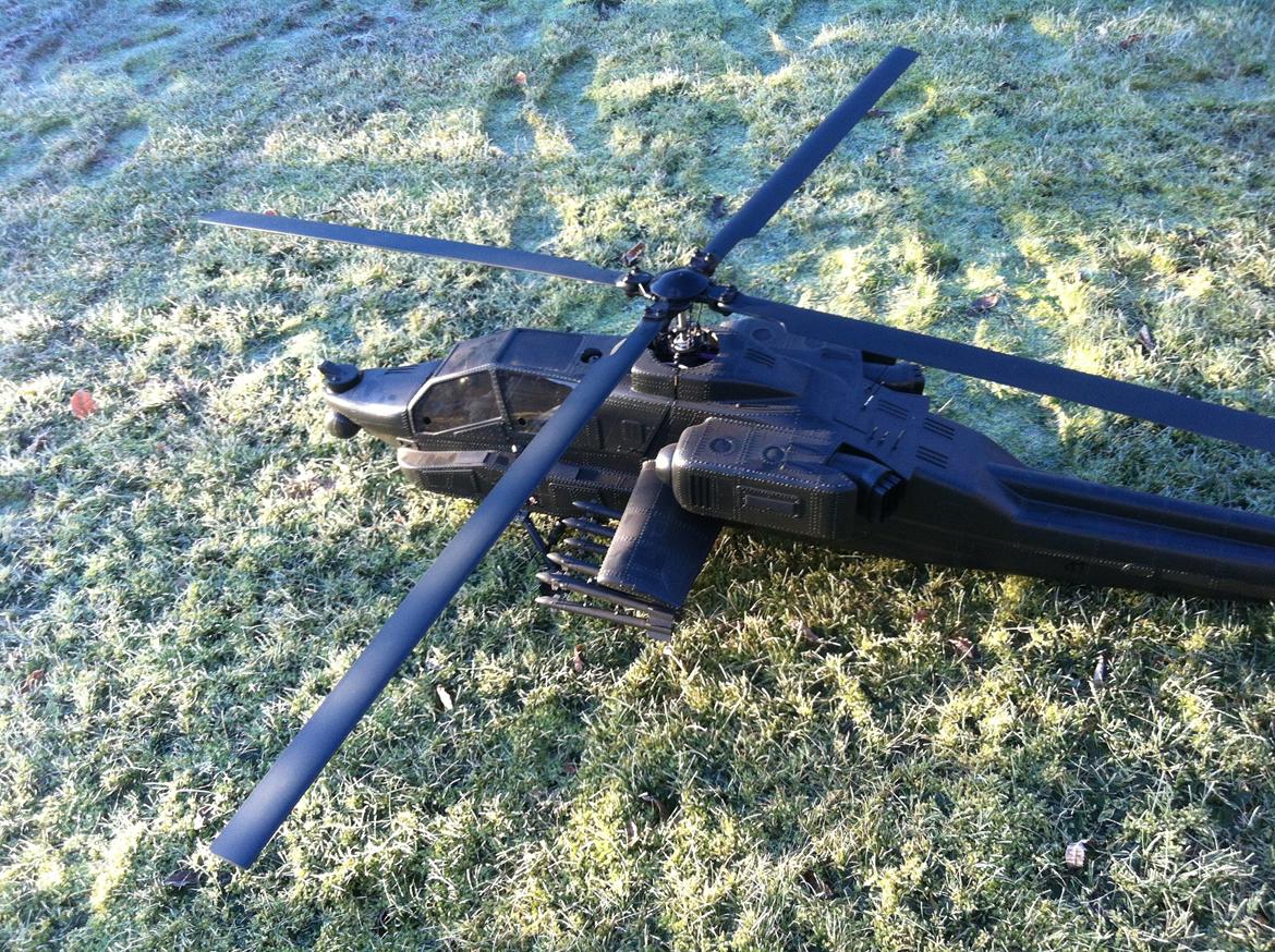 Helikopter Vario Apache SOLGT billede 4