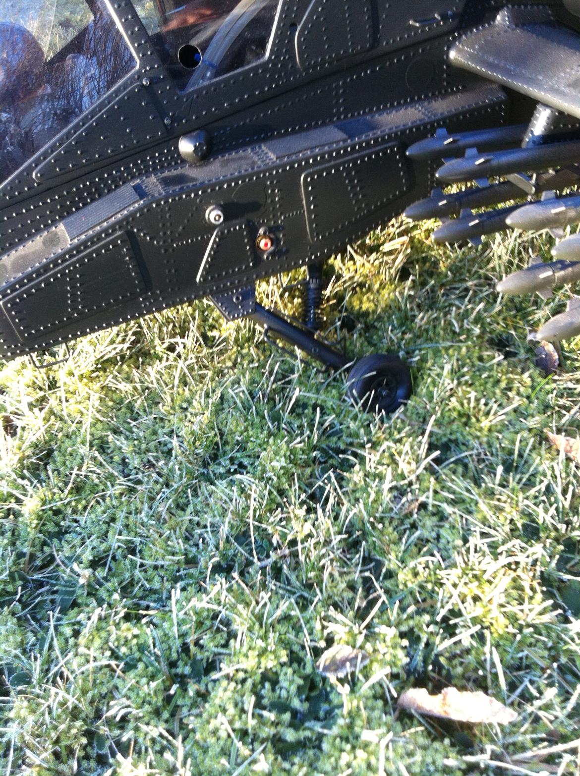 Helikopter Vario Apache SOLGT billede 5