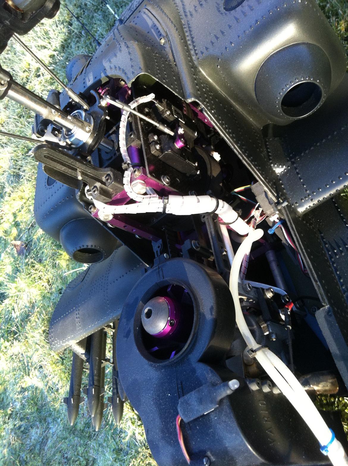 Helikopter Vario Apache SOLGT billede 7