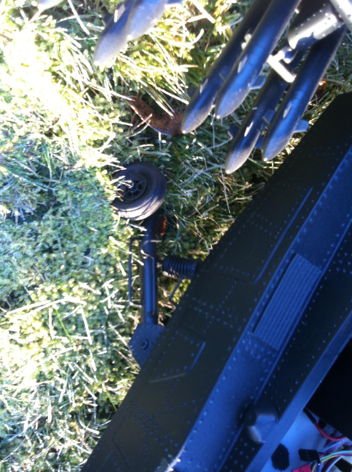 Helikopter Vario Apache SOLGT billede 11