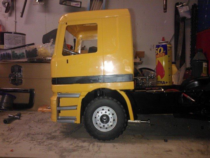 Lastbiler Mercedes Actros 4X4 - prøvemontering af førehus inden det blev malet. billede 6