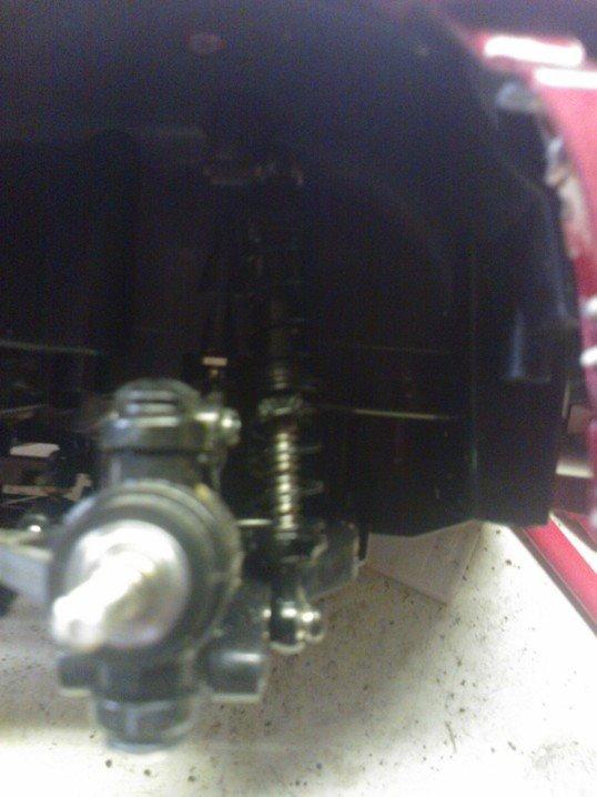 Lastbiler Mercedes Actros 4X4 - da førehuset er en del tungere end sådan en lexan karosse måtte der lige en ekstra fjeder på foran for at den kunne holde snuden oppe... billede 7