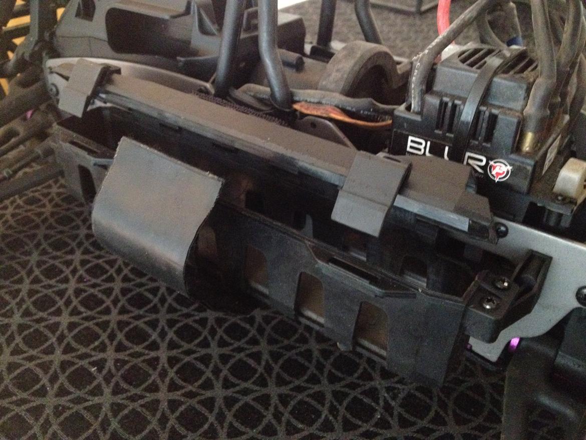 Truck Savage Flux HP - Original gummi-lukning fjernet og erstattet med velcro billede 9