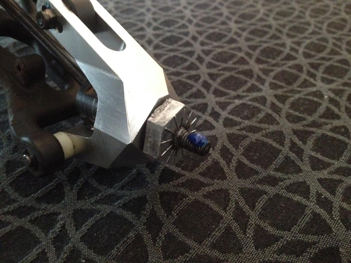 Truck Savage Flux HP - Hjul monteret med locktite på gevind  billede 7