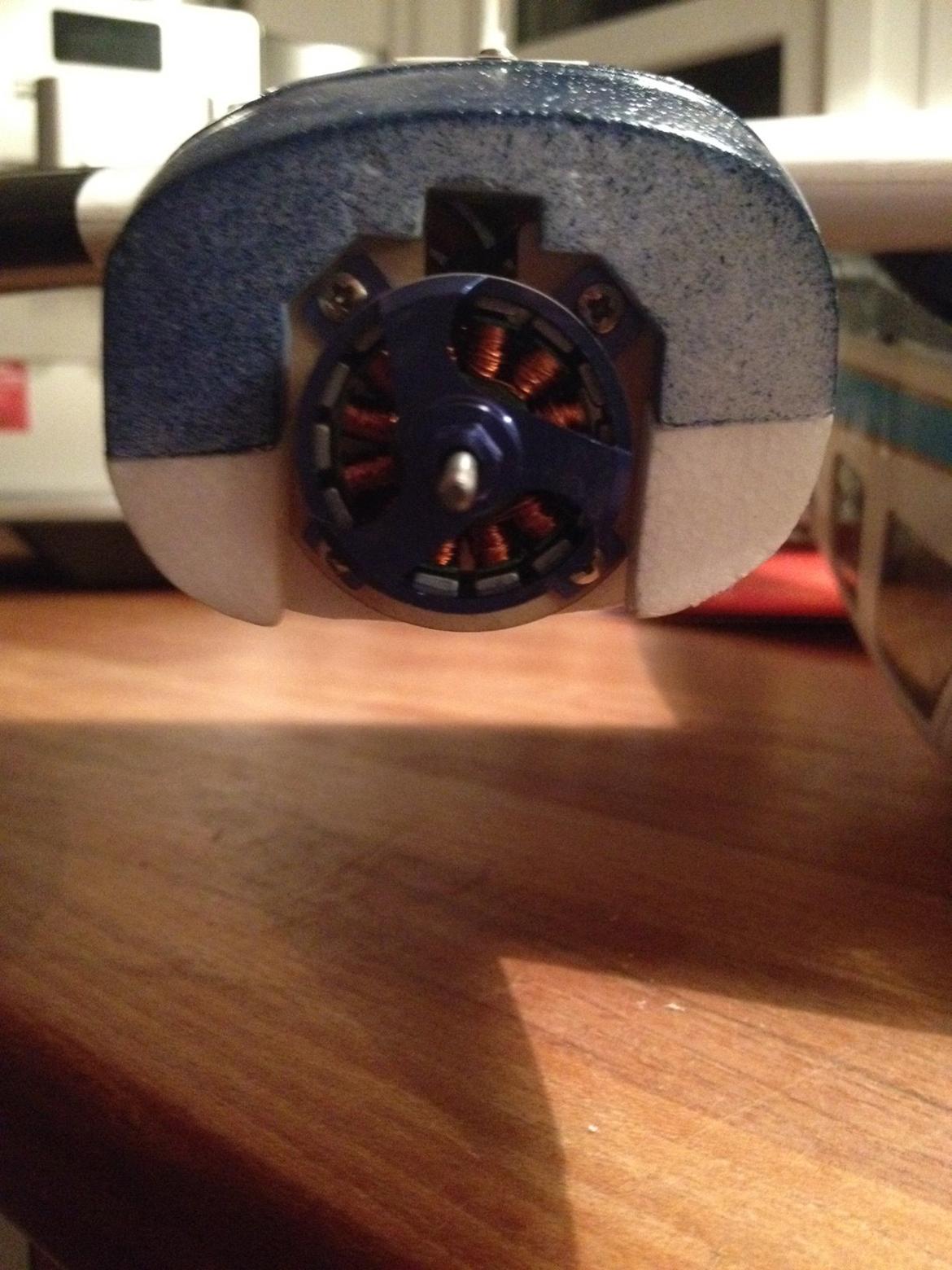 Fly PIPER PA34 VE29 Twin R.I.P - Den ene af de 2 motor billede 8