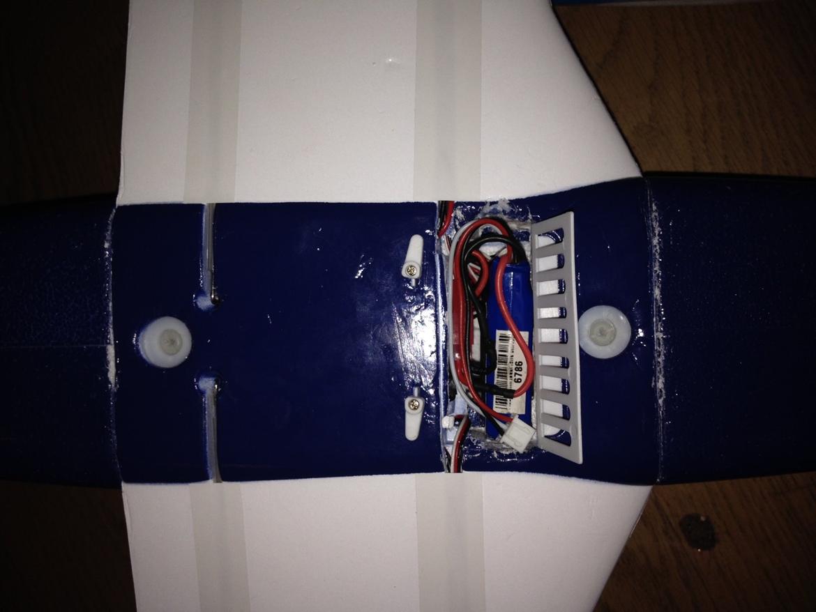 Fly PIPER PA34 VE29 Twin R.I.P - Fin plads til batt også til et 3 cell lipo billede 11