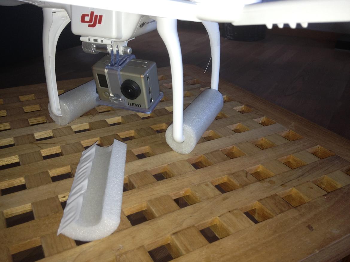 Multirotor DJI Phantom - Hjemme lavet beskyttelse på landnings stel lavet af rør isolering.
 billede 9
