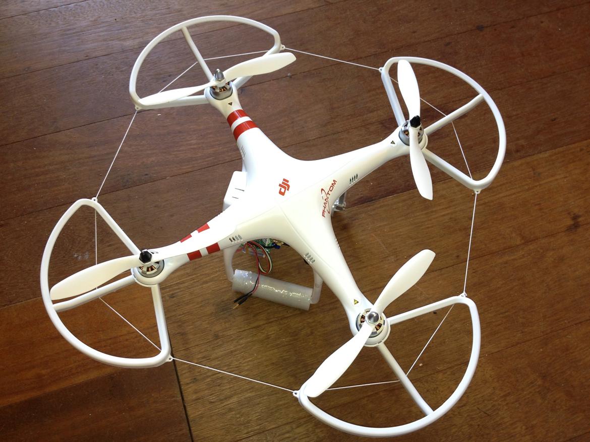 Multirotor DJI Phantom - Med orginal prop. samt prop beskytter. En meget god ting vil næsten sige et must billede 3