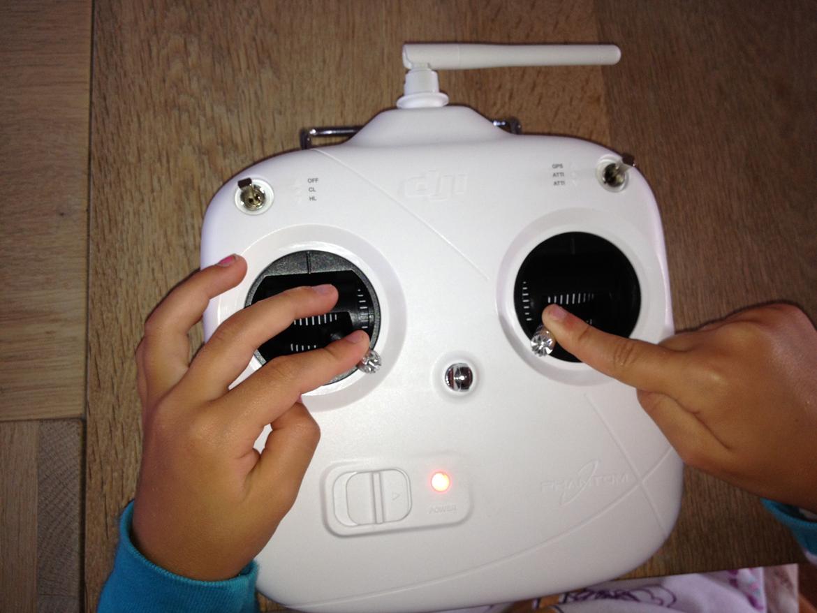 Multirotor DJI Phantom - Underlig måde at starte på og det stod nu ikke på side 1 i manual så måtte lede lidt bl. på nette for at starte. billede 4