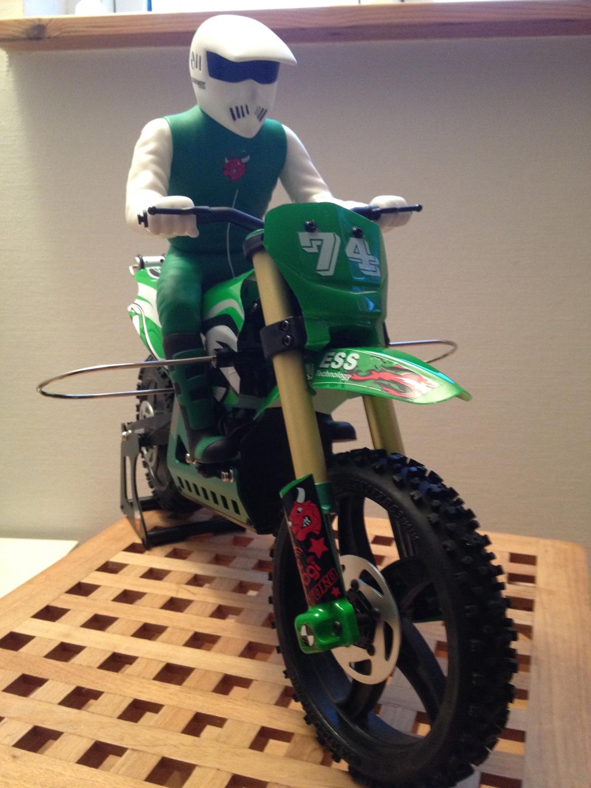 Motorcykel SkyRC SR4 1/4 Scale billede 2