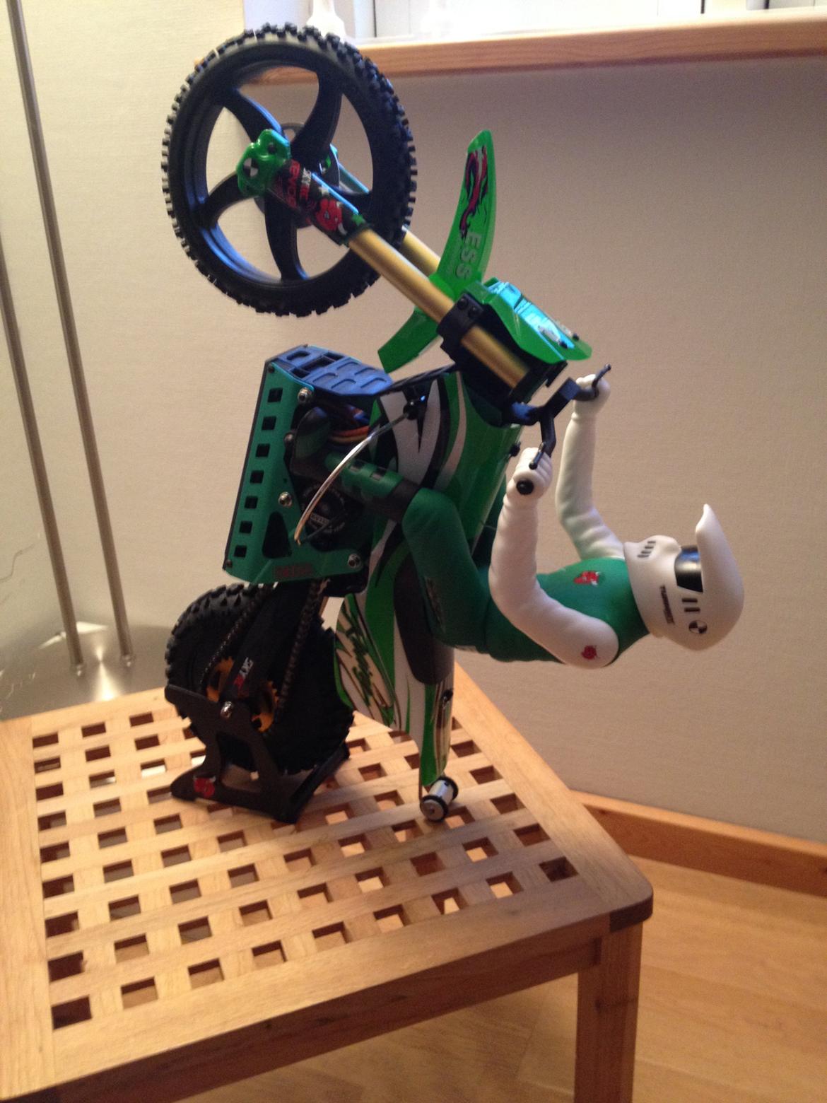 Motorcykel SkyRC SR4 1/4 Scale billede 4