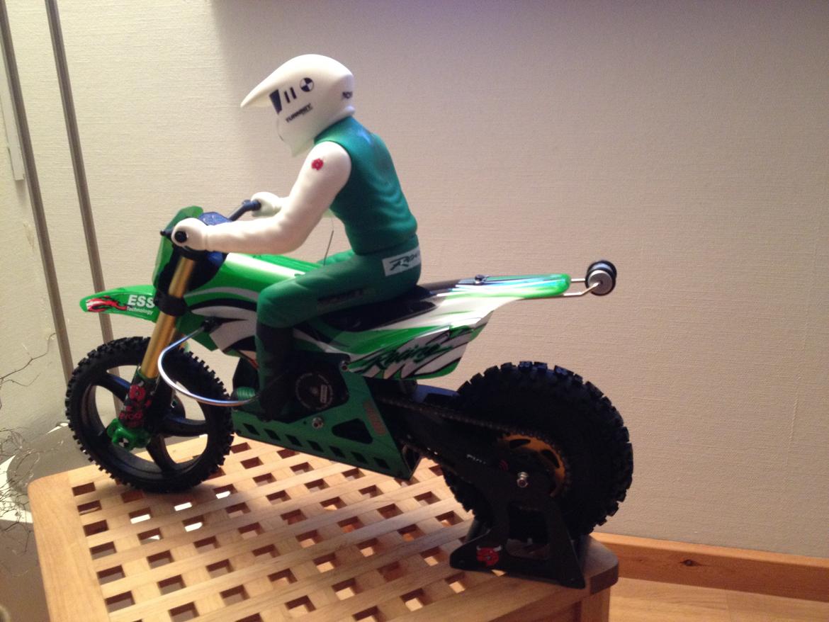 Motorcykel SkyRC SR4 1/4 Scale billede 14