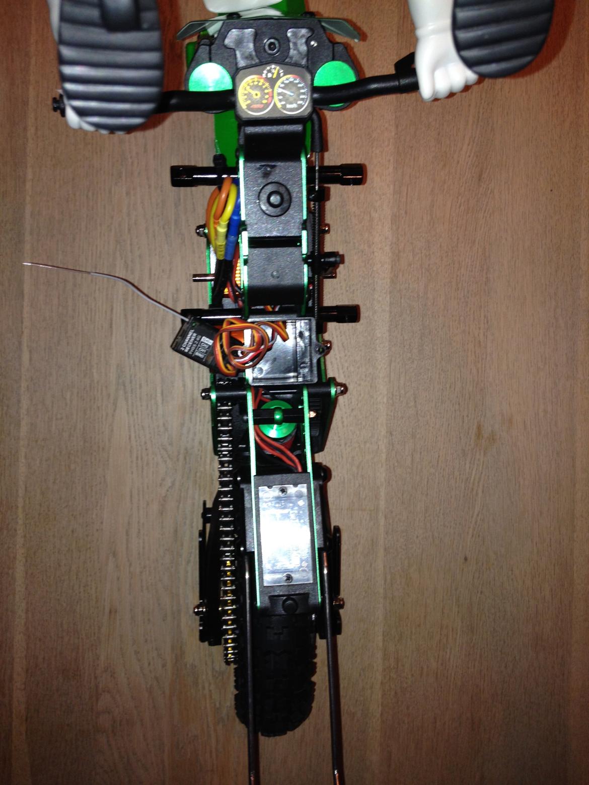 Motorcykel SkyRC SR4 1/4 Scale billede 15