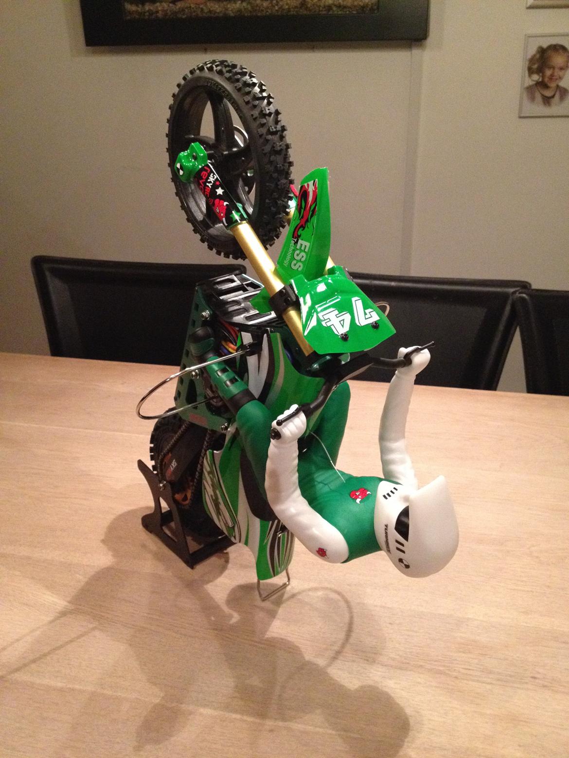 Motorcykel SkyRC SR4 1/4 Scale billede 17