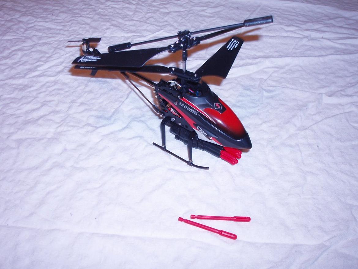 Helikopter V398  3,5Channel - Missilerne er ganske harmløse, men gode til at irritere kæresten med:) billede 8