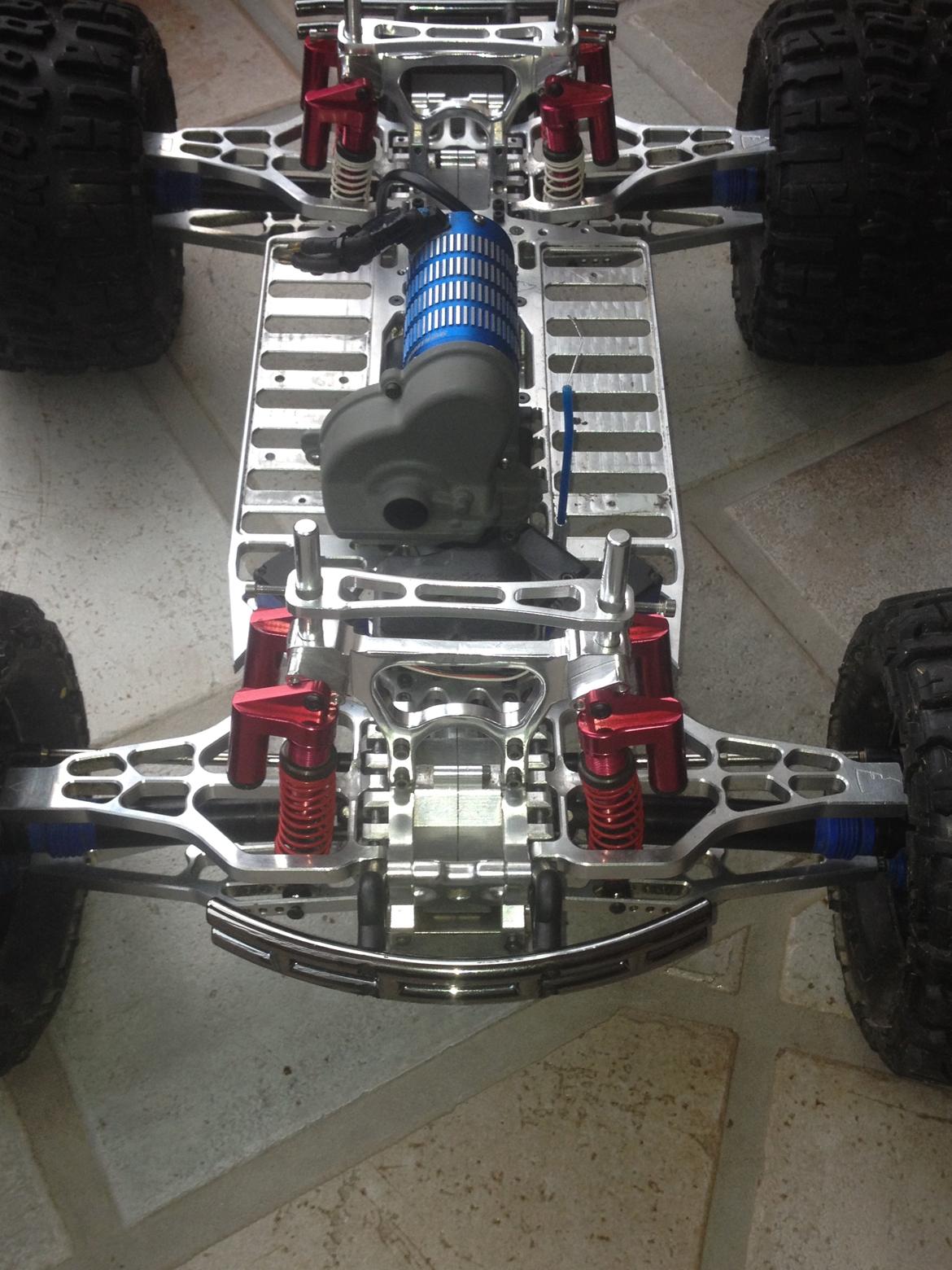 Bil Traxxas E-Maxx - Opgraderet med mere alu billede 2