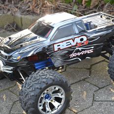 Truck Traxxas Revo 3.3